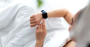 Apakah Tidur Memakai Smartwatch Bisa Mengganggu Kesehatan Tangan Simak Penjelasan Medisnya