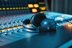 Panduan Memilih Headphone Studio Terbaik Untuk Mixing Musik Bagi Pemula